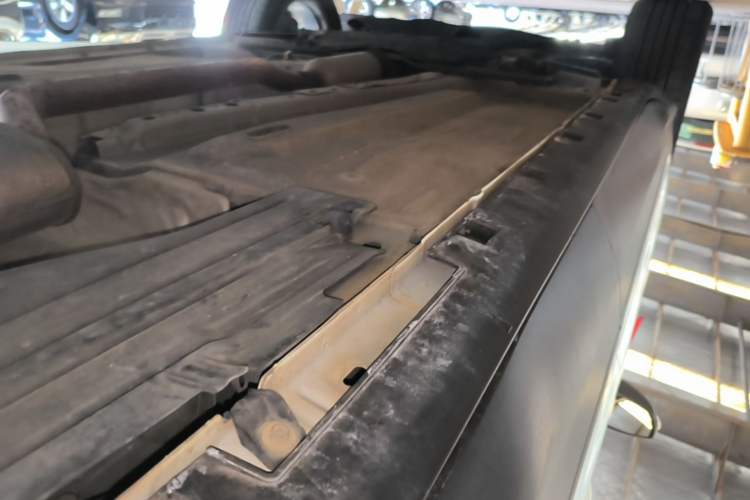 Used Ford Kuga 2017 EcoBoost 180 Two-Wheel-Drive Elite Trim Left Side Sill