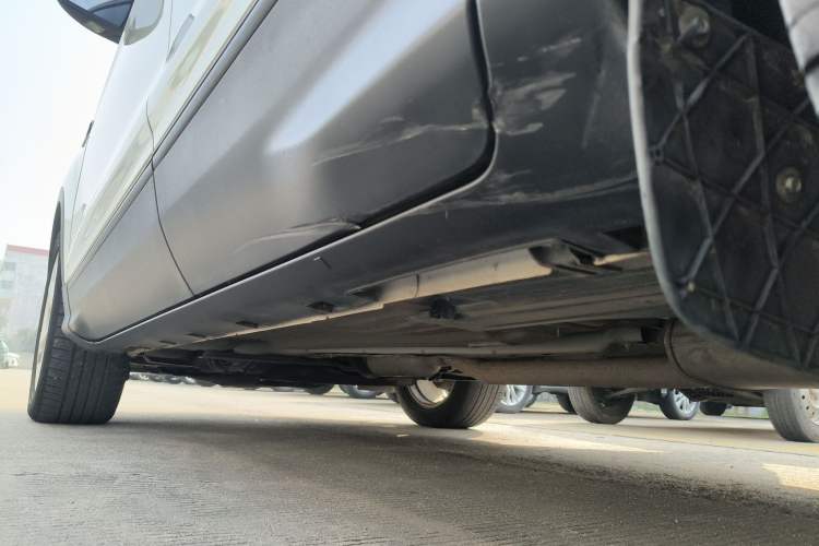Used Ford Kuga 2017 EcoBoost 180 Two-Wheel-Drive Platinum Edition Left Side Sill