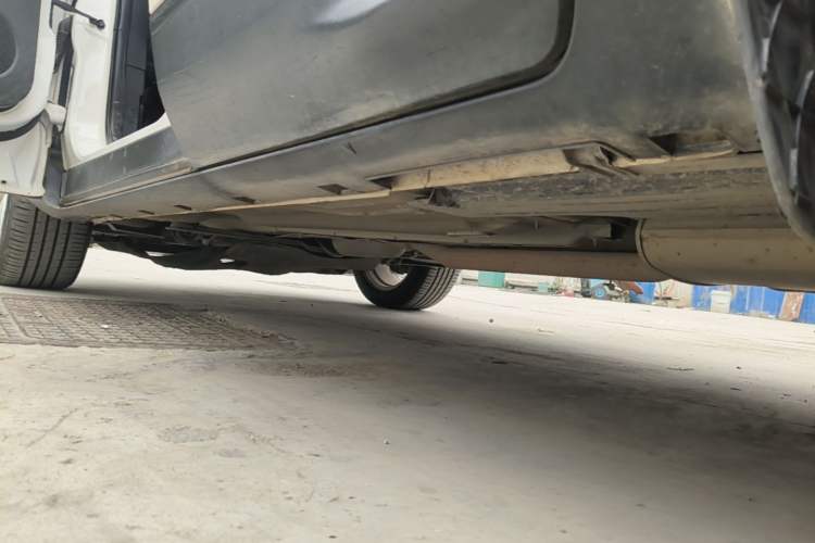 Used Ford Kuga 2017 EcoBoost 180 Two-Wheel-Drive Tiger Leap Model Left Side Sill