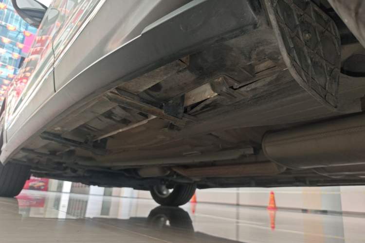 Used Ford Kuga 2017 EcoBoost 180 Two-Wheel-Drive Luxury Wing Edition Left Side Sill