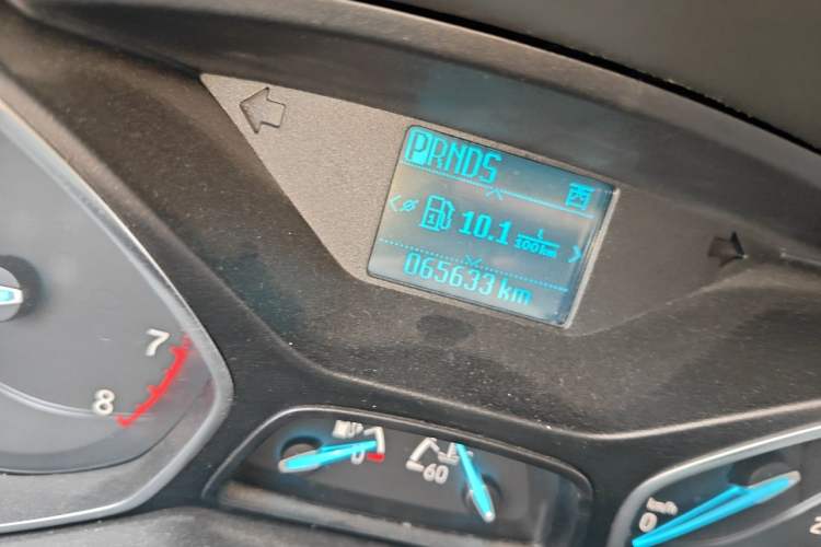Used Ford Kuga 2017 EcoBoost 180 Two-Wheel-Drive Tiger Leap Model Odometer Close Up