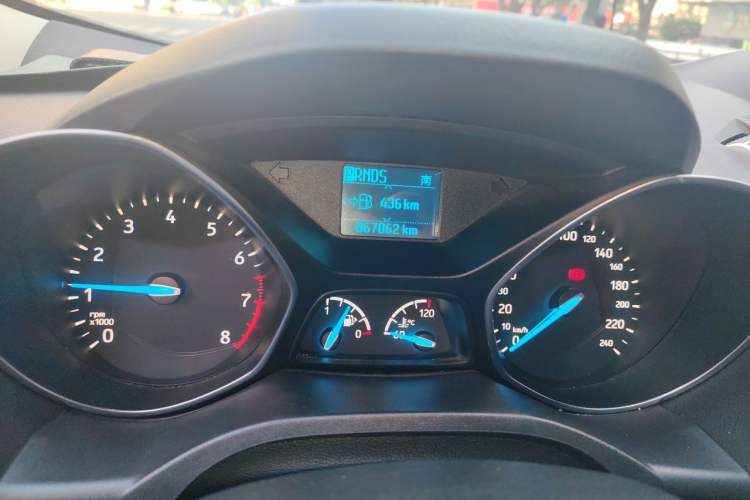 Used Ford Kuga 2017 EcoBoost 180 Two-Wheel-Drive Tiger Leap Model Odometer Close Up