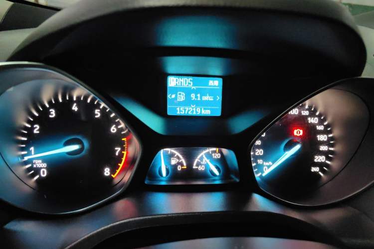 Used Ford Kuga 2017 EcoBoost 180 Two-Wheel-Drive Tiger Leap Model Odometer Close Up