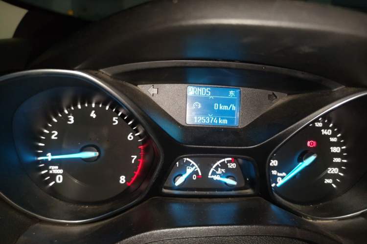 Used Ford Kuga 2017 EcoBoost 180 Two-Wheel-Drive Tiger Leap Model Odometer Close Up