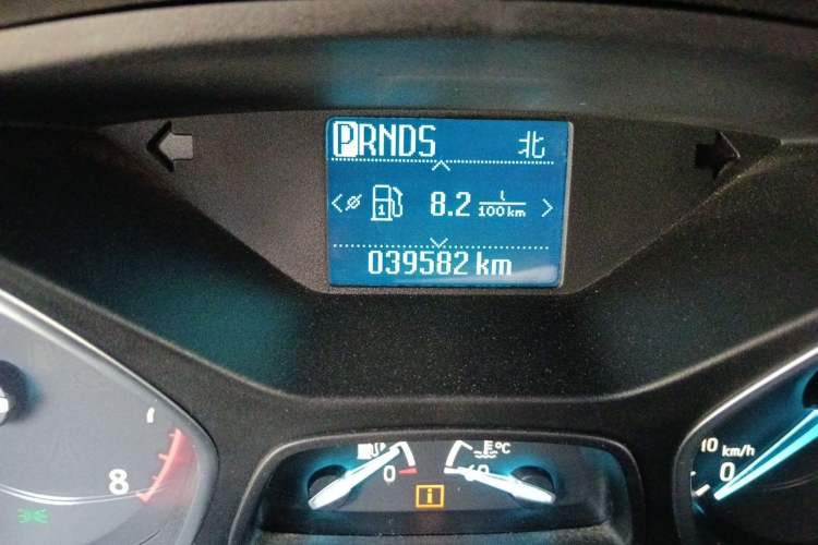 Used Ford Kuga 2017 EcoBoost 180 Two-Wheel-Drive Tiger Leap Model Odometer Close Up