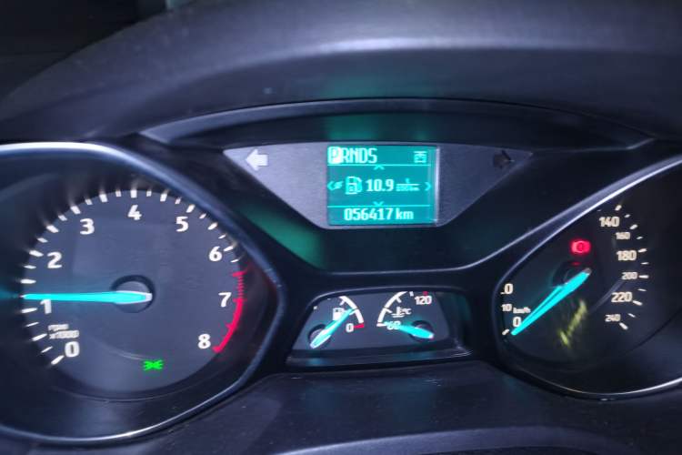 Used Ford Kuga 2017 EcoBoost 180 Two-Wheel-Drive Tiger Leap Model Odometer Close Up