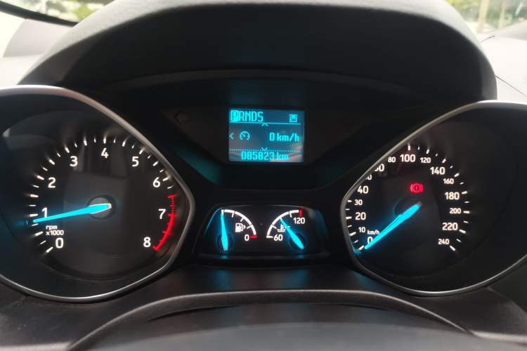 Used Ford Kuga 2017 EcoBoost 180 Two-Wheel-Drive Platinum Edition Odometer Close Up