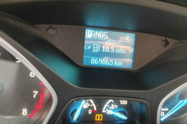 Used Ford Kuga 2017 EcoBoost 180 Two-Wheel-Drive Platinum Edition Odometer Close Up