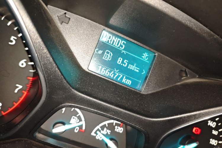 Used Ford Kuga 2017 EcoBoost 180 Two-Wheel-Drive Platinum Edition Odometer Close Up