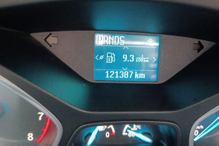 Used Ford Kuga 2017 EcoBoost 180 Two-Wheel-Drive Platinum Edition Odometer Close Up