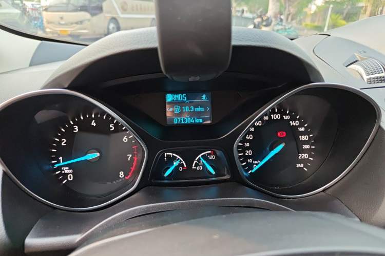 Used Ford Kuga 2017 EcoBoost 180 Two-Wheel-Drive Tiger Leap Model Odometer Close Up