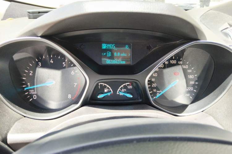 Used Ford Kuga 2017 EcoBoost 180 Two-Wheel-Drive Tiger Leap Model Odometer Close Up