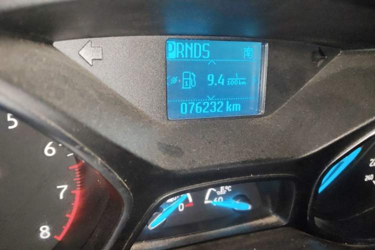 Used Ford Kuga 2017 EcoBoost 180 Two-Wheel-Drive Platinum Edition Odometer Close Up
