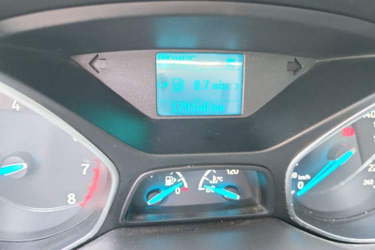 Used Ford Kuga 2017 EcoBoost 180 Two-Wheel-Drive Tiger Leap Model Odometer Close Up