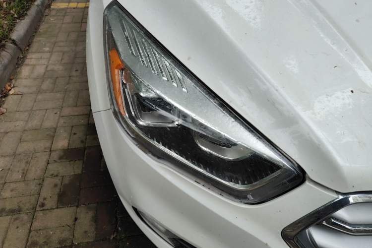 Used Ford Kuga 2017 EcoBoost 180 Two-Wheel-Drive Luxury Wing Edition Right Front Headlight