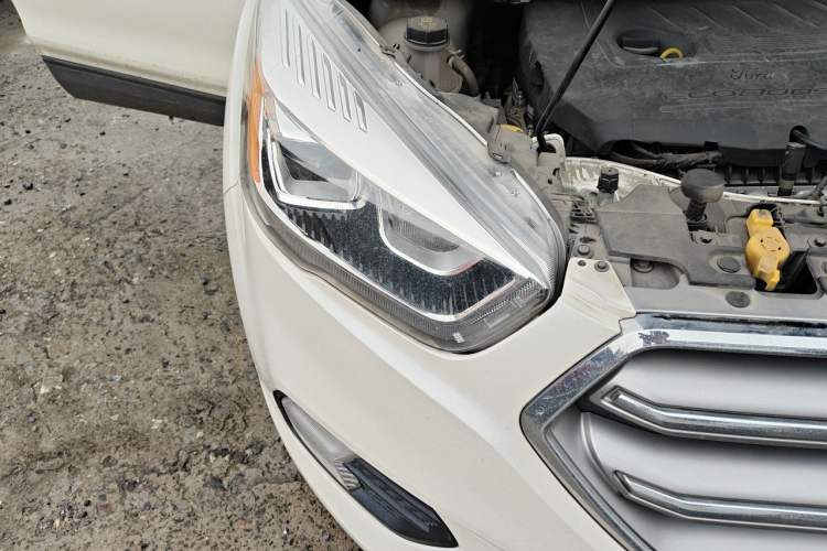 Used Ford Kuga 2017 EcoBoost 180 Two-Wheel-Drive Tiger Leap Model Right Front Headlight