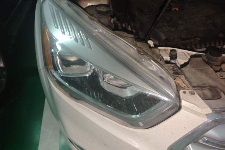 Used Ford Kuga 2017 EcoBoost 180 Two-Wheel-Drive Elite Trim Right Front Headlight