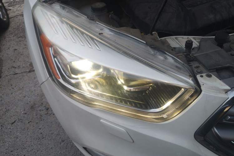 Used Ford Kuga 2017 EcoBoost 245 Four-Wheel Drive Titanium Edition Right Front Headlight