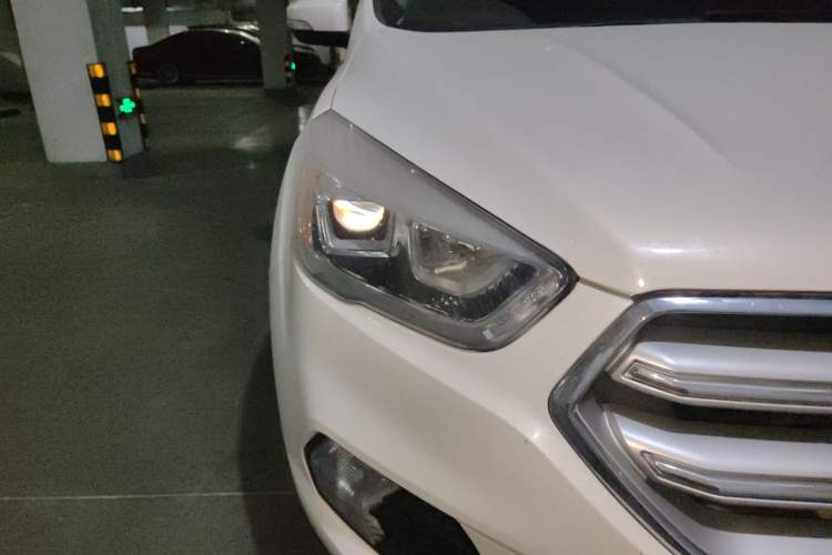 Used Ford Kuga 2017 EcoBoost 180 Two-Wheel-Drive Tiger Leap Model Right Front Headlight