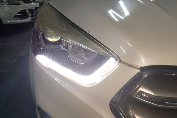 Used Ford Kuga 2017 EcoBoost 180 Two-Wheel-Drive Tiger Leap Model Right Front Headlight