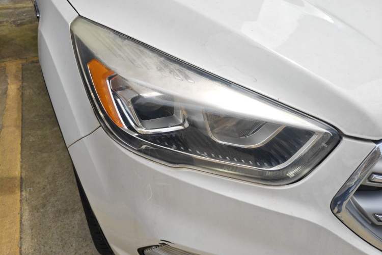Used Ford Kuga 2017 EcoBoost 180 Two-Wheel-Drive Luxury Wing Edition Right Front Headlight