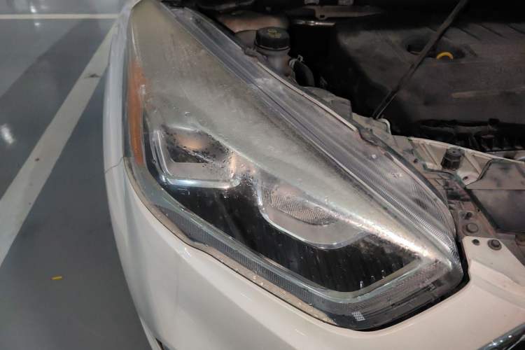 Used Ford Kuga 2017 EcoBoost 180 Two-Wheel-Drive Tiger Leap Model Right Front Headlight
