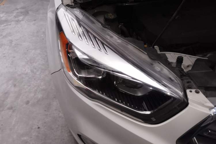 Used Ford Kuga 2017 EcoBoost 180 Two-Wheel-Drive Tiger Leap Model Right Front Headlight