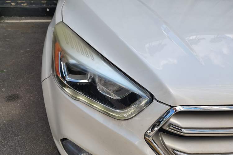 Used Ford Kuga 2017 EcoBoost 180 Two-Wheel-Drive Tiger Leap Model Right Front Headlight
