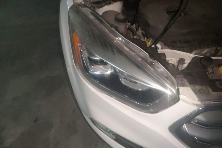 Used Ford Kuga 2017 EcoBoost 180 Two-Wheel-Drive Tiger Leap Model Right Front Headlight