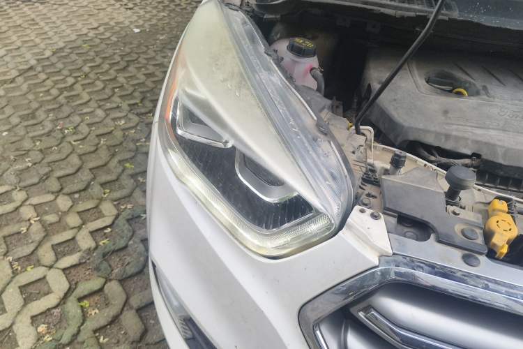 Used Ford Kuga 2017 EcoBoost 180 Two-Wheel-Drive Luxury Wing Edition Right Front Headlight