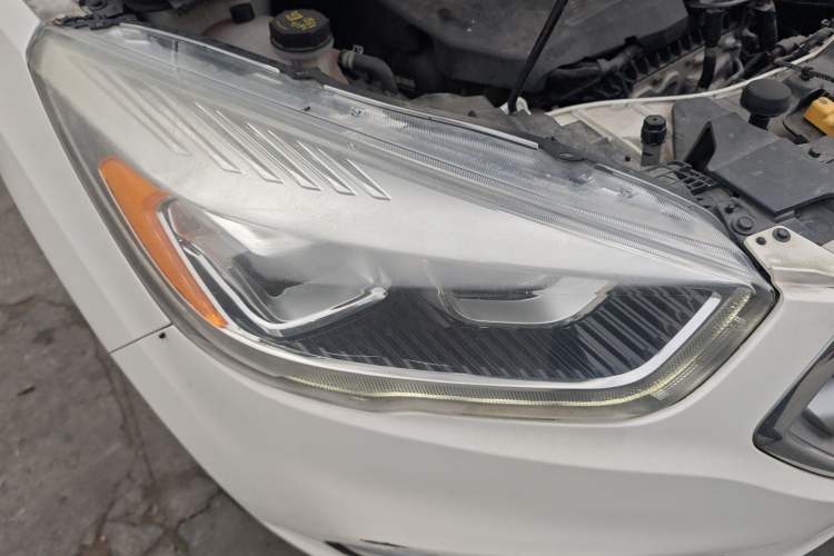 Used Ford Kuga 2017 EcoBoost 180 Two-Wheel-Drive Luxury Wing Edition Right Front Headlight