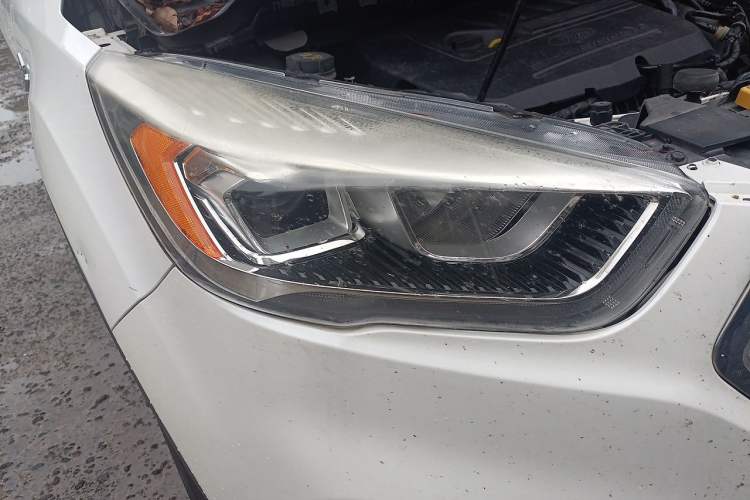 Used Ford Kuga 2017 EcoBoost 180 Two-Wheel-Drive Tiger Leap Model Right Front Headlight