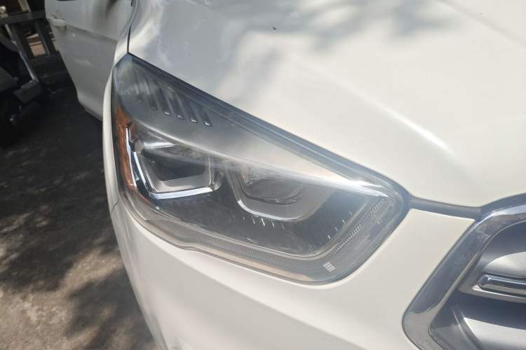 Used Ford Kuga 2017 EcoBoost 180 Two-Wheel-Drive Luxury Wing Edition Right Front Headlight