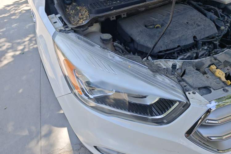 Used Ford Kuga 2017 EcoBoost 180 Two-Wheel-Drive Platinum Edition Right Front Headlight