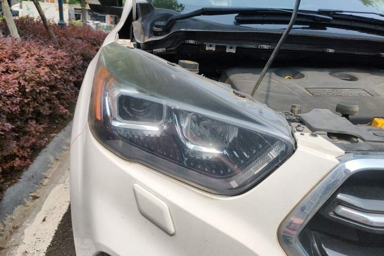 Used Ford Kuga 2017 EcoBoost 245 Four-Wheel-Drive Sport Model Right Front Headlight