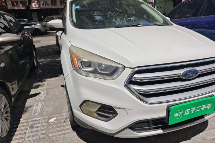 Used Ford Kuga 2017 EcoBoost 180 Two-Wheel-Drive Platinum Edition Right Front Headlight