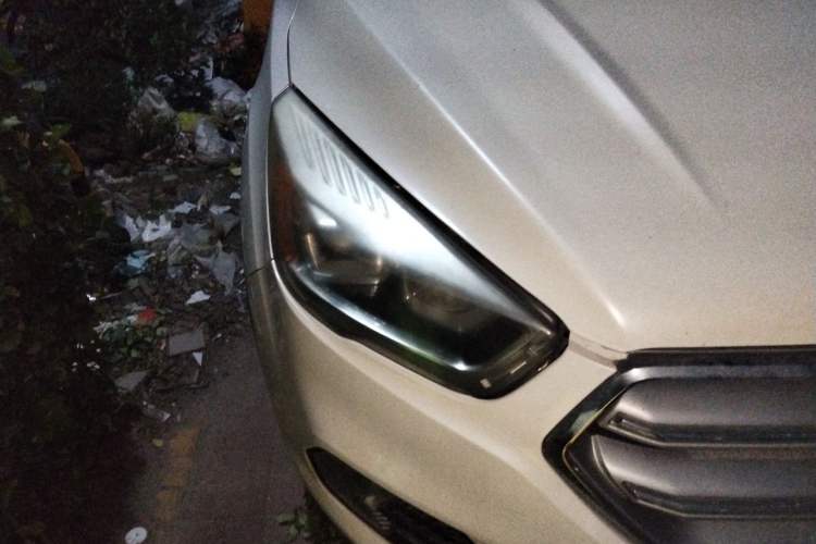 Used Ford Kuga 2017 EcoBoost 180 Two-Wheel-Drive Elite Trim Right Front Headlight