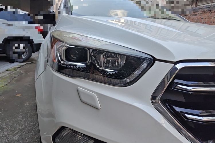 Used Ford Kuga 2017 EcoBoost 245 Four-Wheel-Drive Sport Model Right Front Headlight
