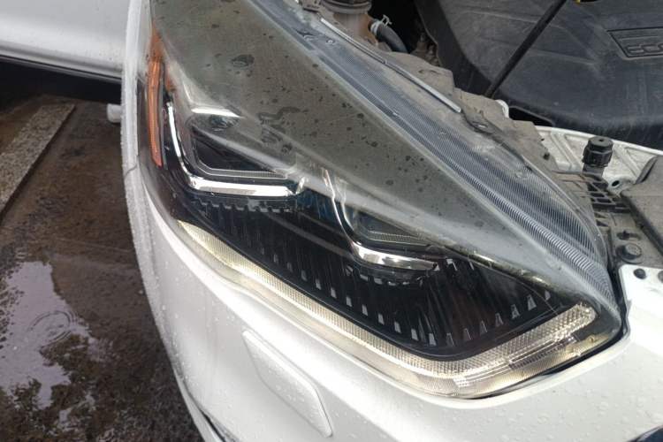 Used Ford Kuga 2017 EcoBoost 245 Four-Wheel-Drive Sport Model Right Front Headlight