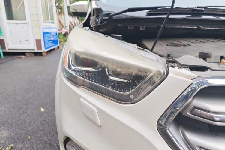 Used Ford Kuga 2017 EcoBoost 180 Four-Wheel Drive Titanium Edition Right Front Headlight
