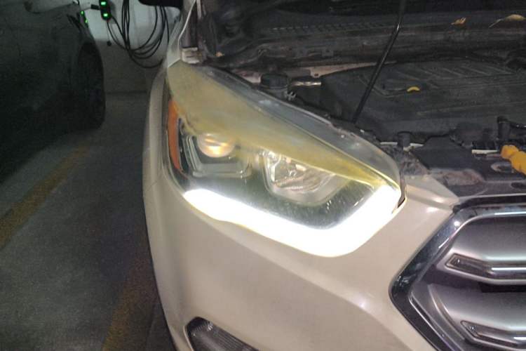 Used Ford Kuga 2017 EcoBoost 180 Two-Wheel-Drive Tiger Leap Model Right Front Headlight
