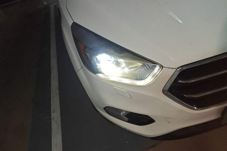 Used Ford Kuga 2017 EcoBoost 245 Four-Wheel-Drive Sport Model Right Front Headlight