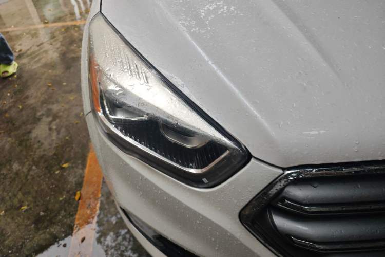 Used Ford Kuga 2017 EcoBoost 180 Two-Wheel-Drive Tiger Leap Model Right Front Headlight