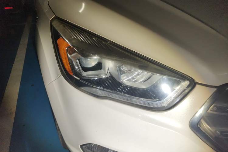 Used Ford Kuga 2017 EcoBoost 180 Two-Wheel-Drive Platinum Edition Right Front Headlight