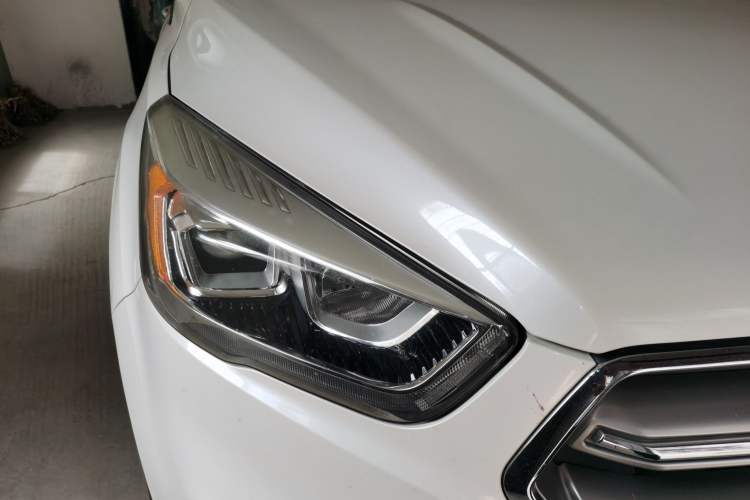 Used Ford Kuga 2017 EcoBoost 180 Four-Wheel Drive Luxury Wing Model Right Front Headlight
