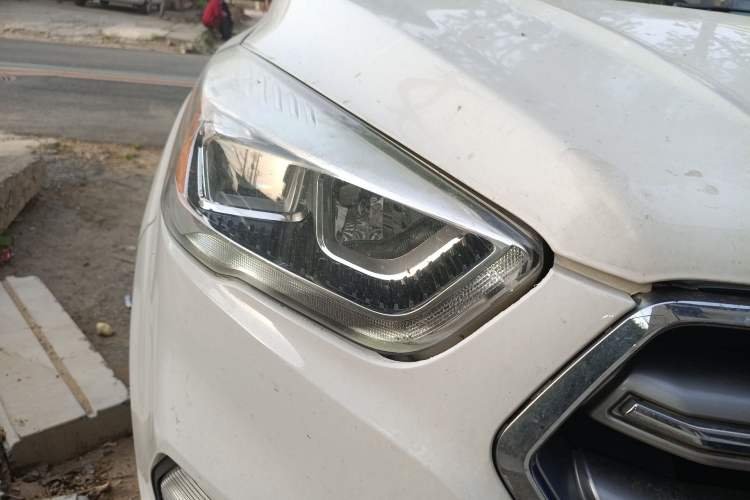Used Ford Kuga 2017 EcoBoost 180 Four-Wheel Drive Luxury Wing Model Right Front Headlight