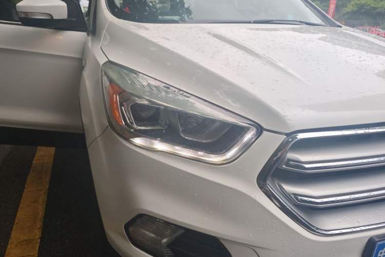 Used Ford Kuga 2017 EcoBoost 180 Two-Wheel-Drive Elite Trim Right Front Headlight