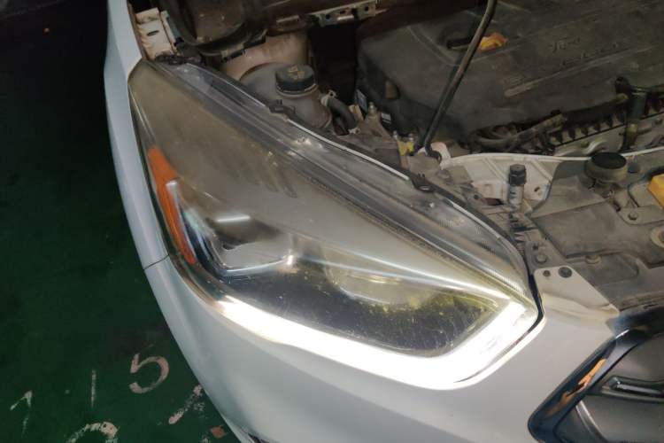 Used Ford Kuga 2017 EcoBoost 180 Two-Wheel-Drive Tiger Leap Model Right Front Headlight