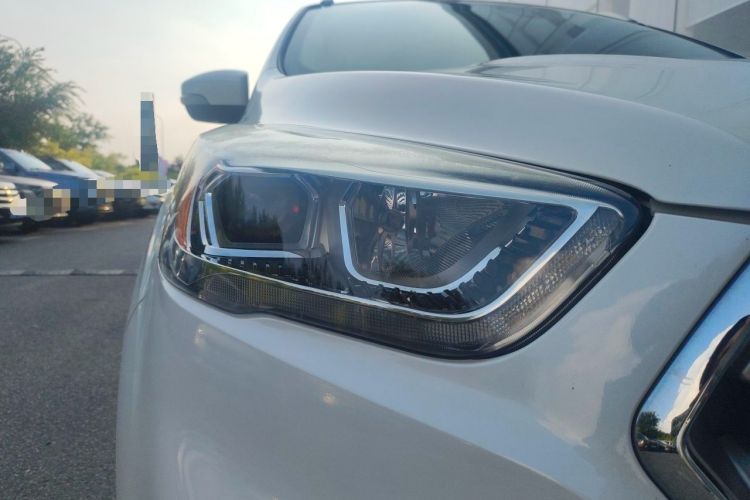 Used Ford Kuga 2017 EcoBoost 180 Two-Wheel-Drive Luxury Wing Edition Right Front Headlight