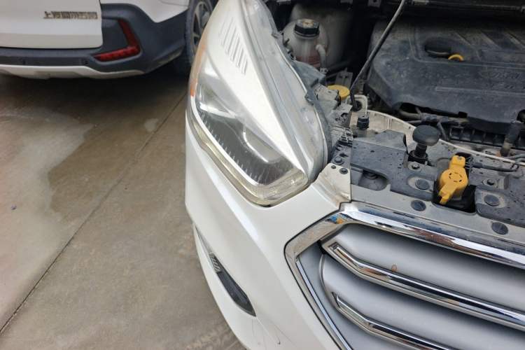 Used Ford Kuga 2017 EcoBoost 180 Two-Wheel-Drive Tiger Leap Model Right Front Headlight